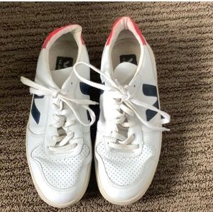 Veja V10  Size: EU 41 US10